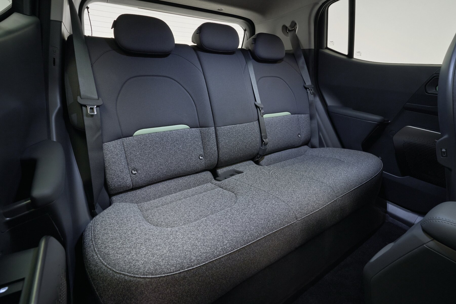 Kia EV2 baksäte med 3 sitser